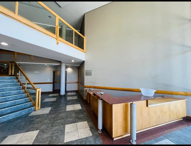 1,300M² OFFICE TO LET IN RANDJESPARK